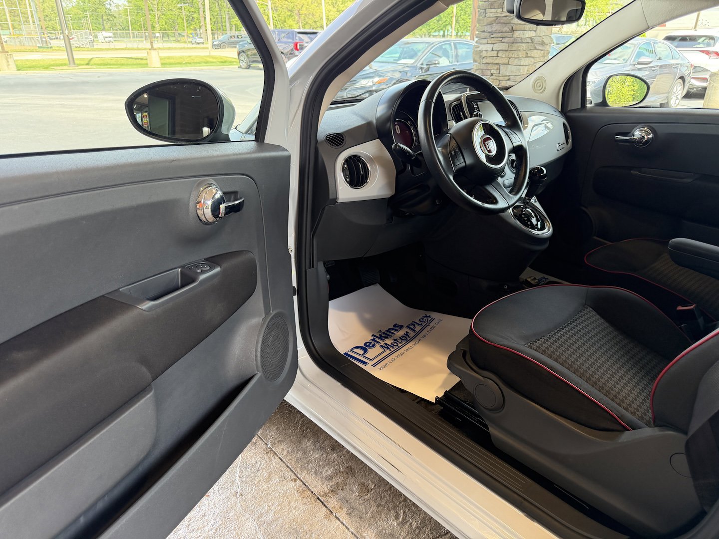 Used 2017 FIAT 500 Pop FWD image 3