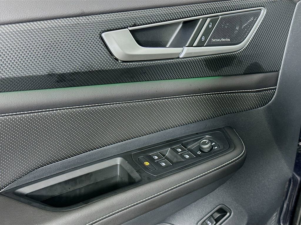 Used 2025 Volkswagen Atlas Cross Sport SEL Premium R-Line image 18