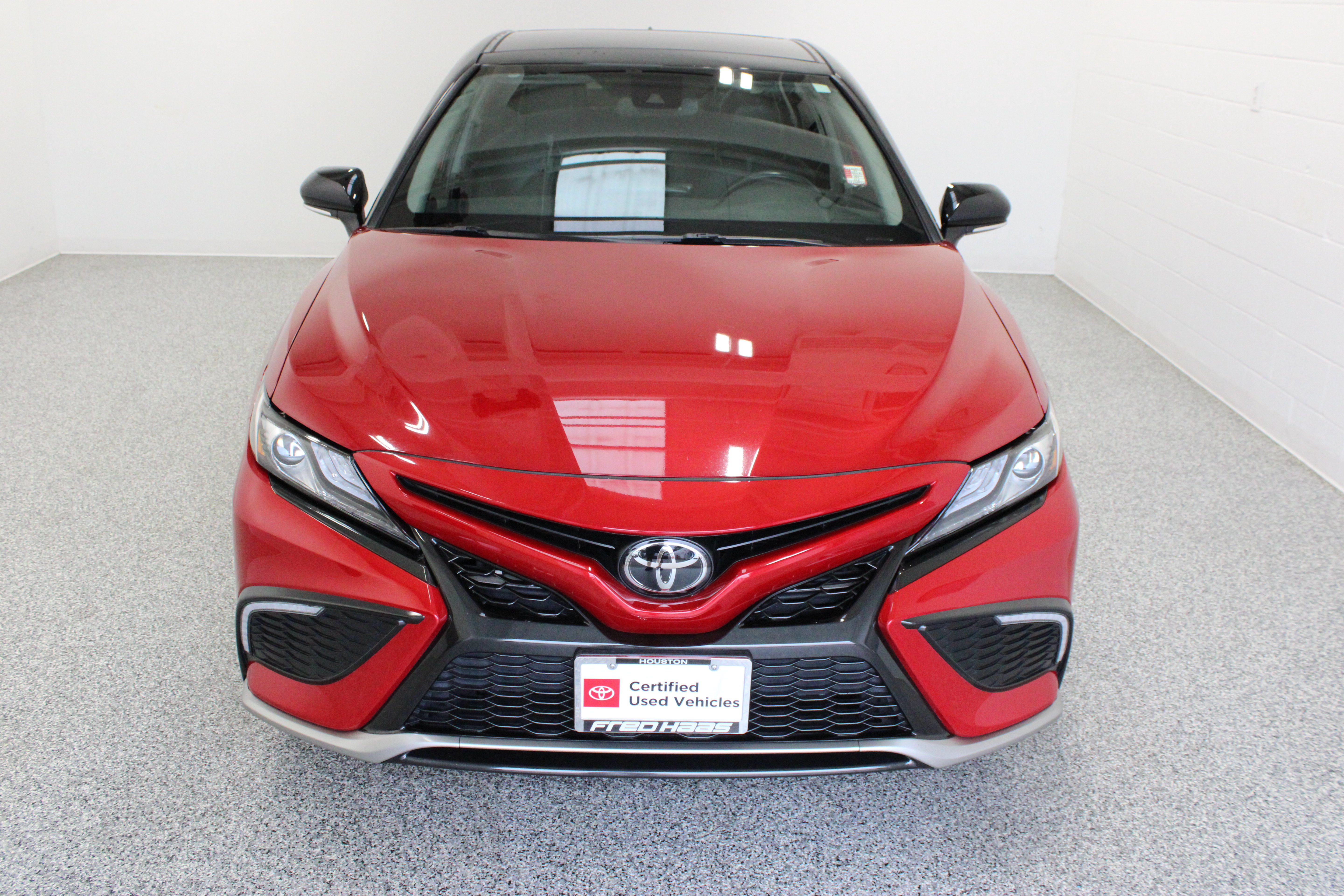 Used 2024 Toyota Camry XSE FWD image 3