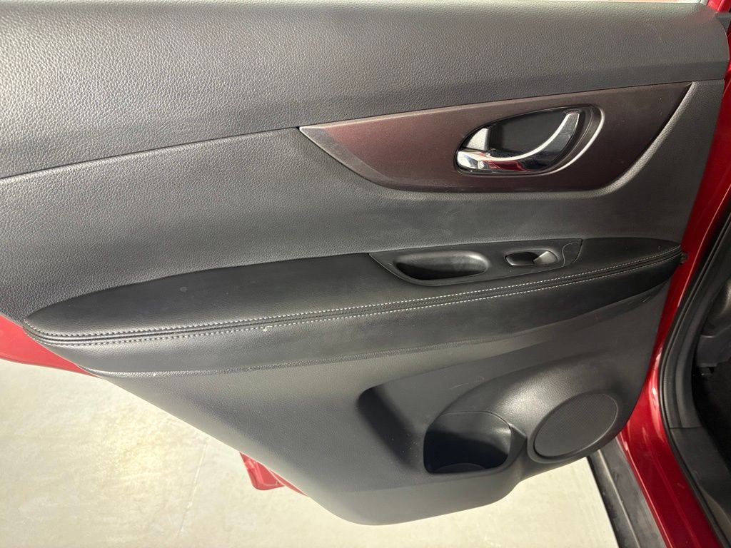 Used 2016 Nissan Rogue S FWD image 32