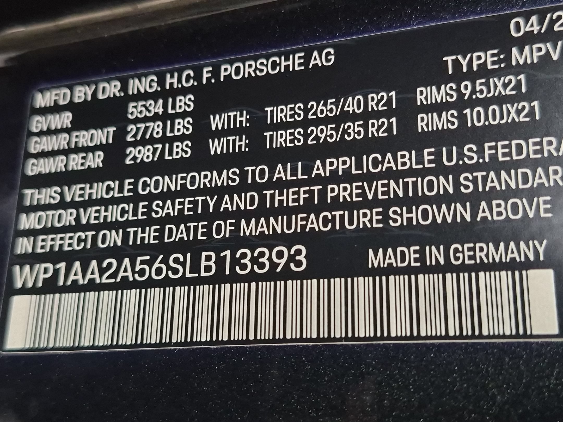 Certified 2025 Porsche Macan Turbo AWD/4WD image 28