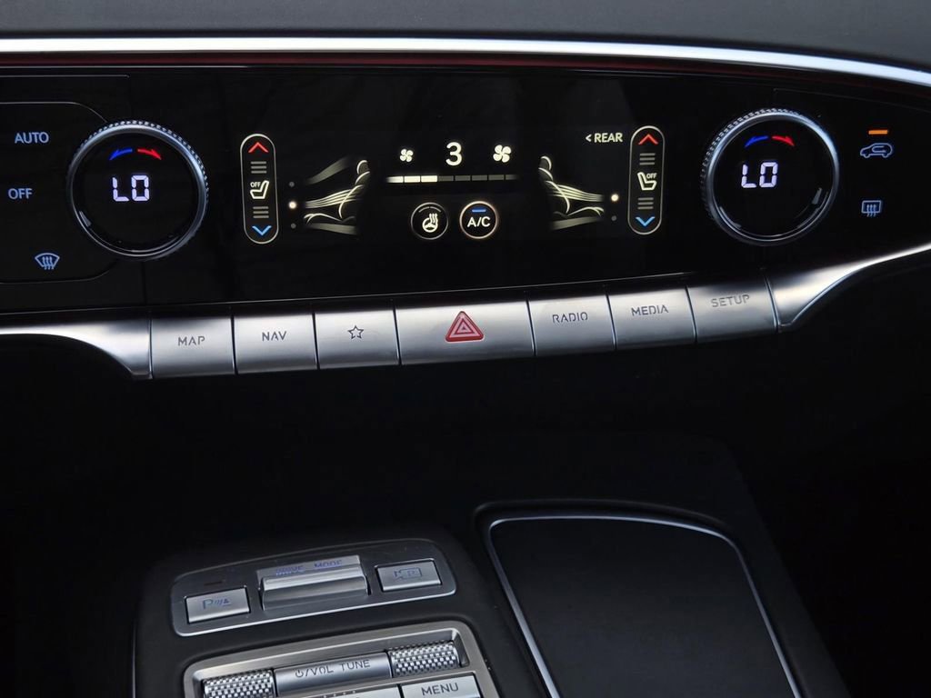 Used 2025 Genesis GV70 3.5T Sport image 26