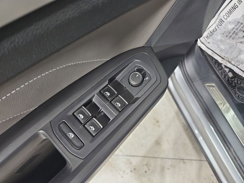 Used 2022 Volkswagen Atlas SEL R-Line AWD/4WD image 11
