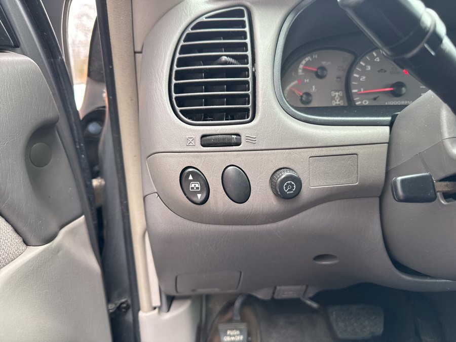 Used 2004 Toyota Sequoia SR5 AWD/4WD image 34