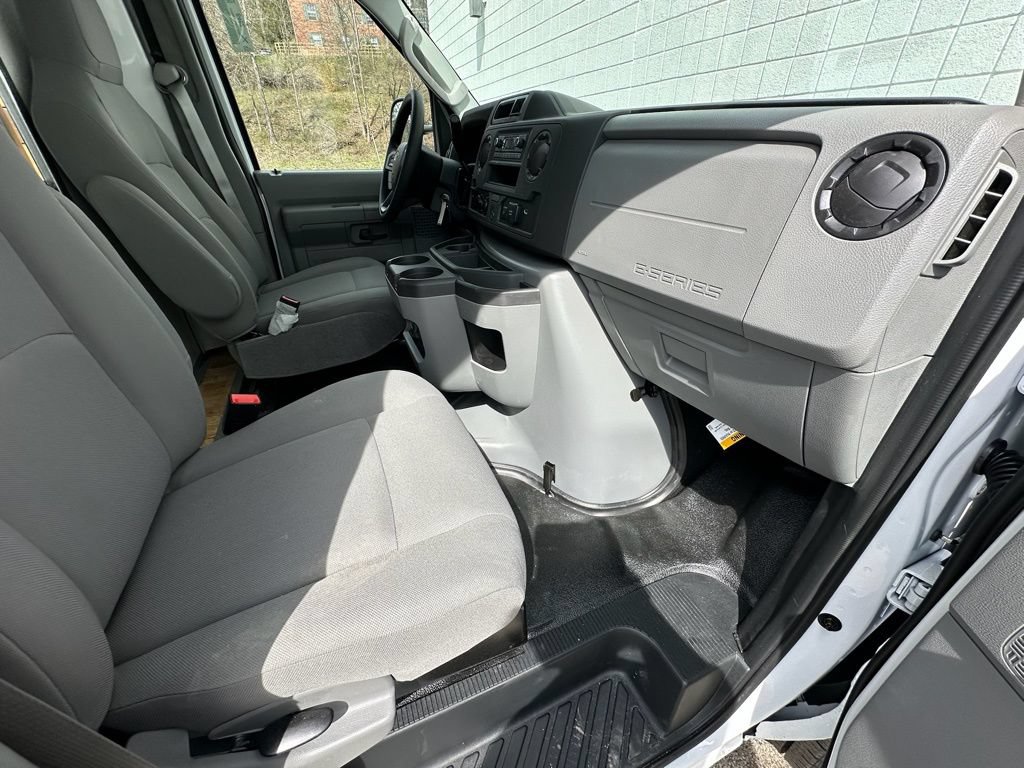 New 2027 Ford E-350 and Econoline 350 Super Duty w/ Power Equipment Group RWD image 17