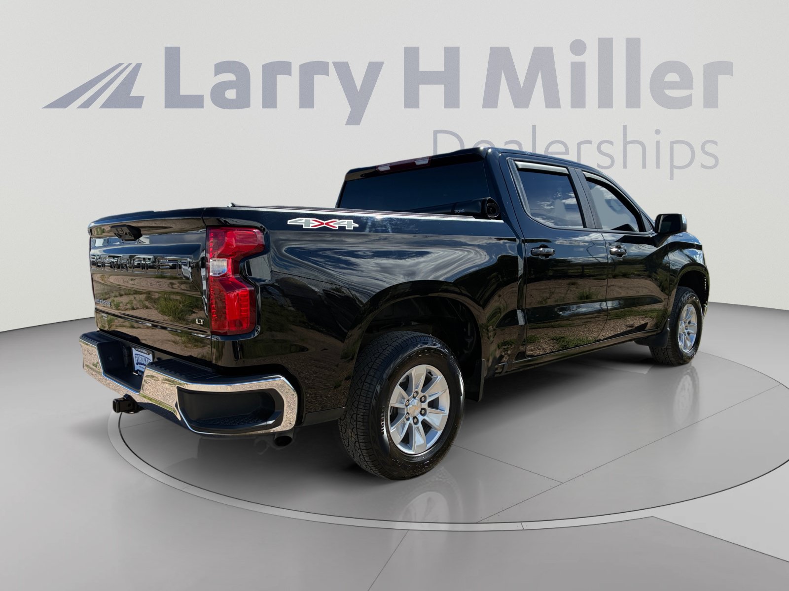 Used 2024 Chevrolet Silverado 1500 LT AWD/4WD image 5