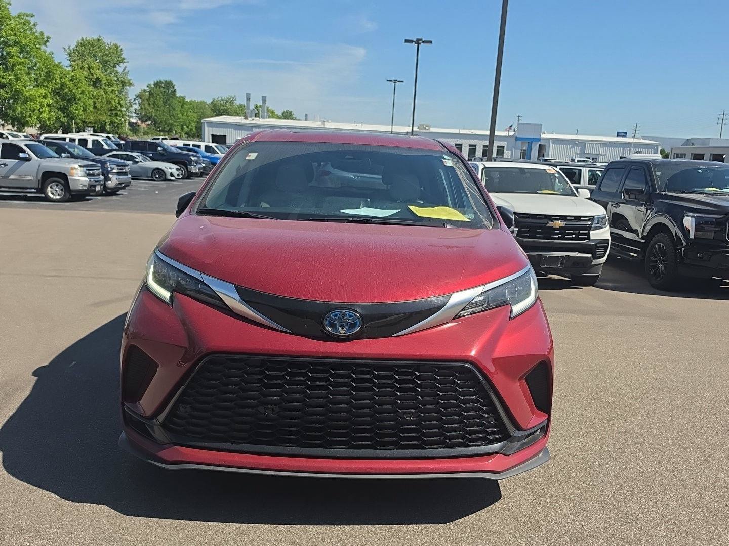 Used 2022 Toyota Sienna XSE FWD image 8