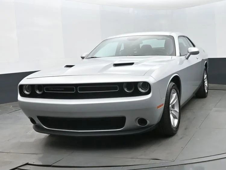 Used 2023 Dodge Challenger SXT RWD image 1