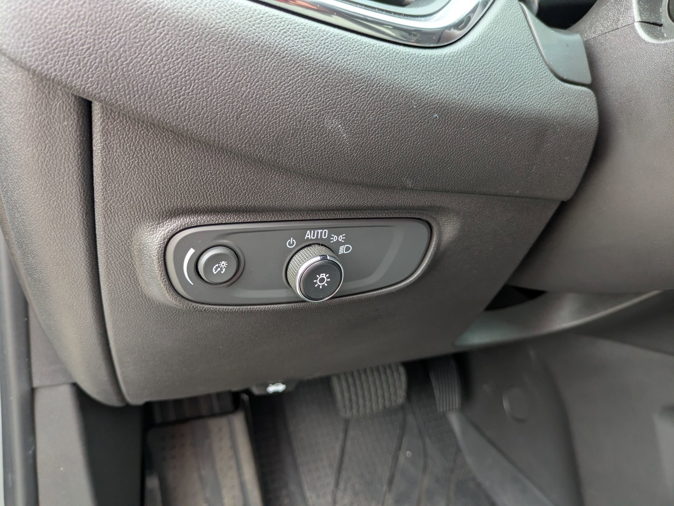 Used 2023 Chevrolet Equinox LS w/ LS Convenience Package FWD image 17