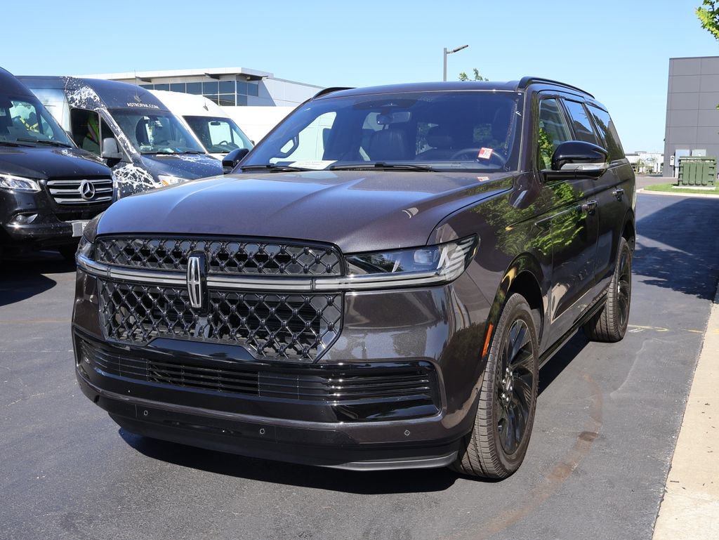 Used 2025 Lincoln Navigator Reserve w/ Jet Appearance Package AWD/4WD image 4