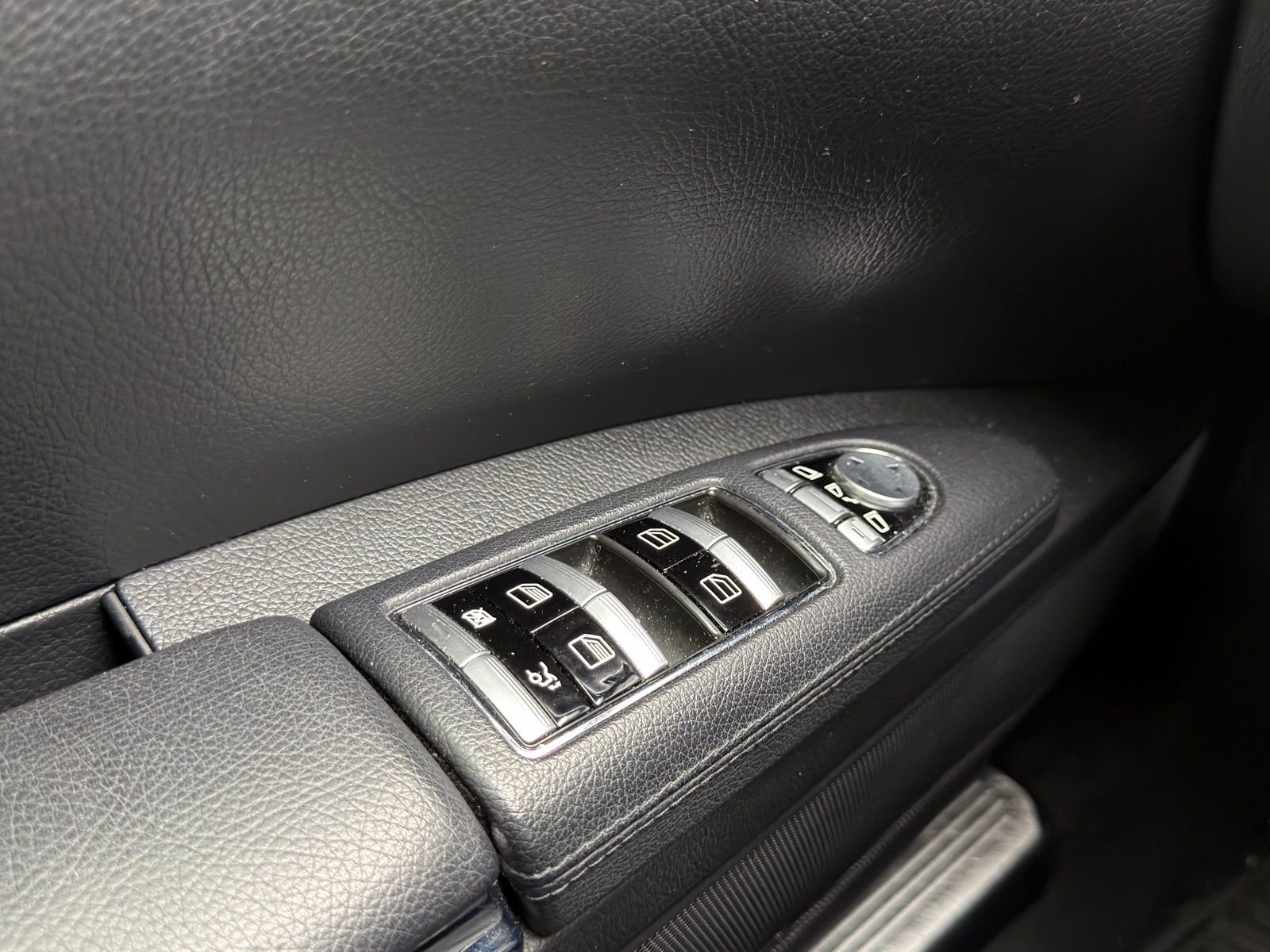 Used 2013 Mercedes-Benz S 550 image 22