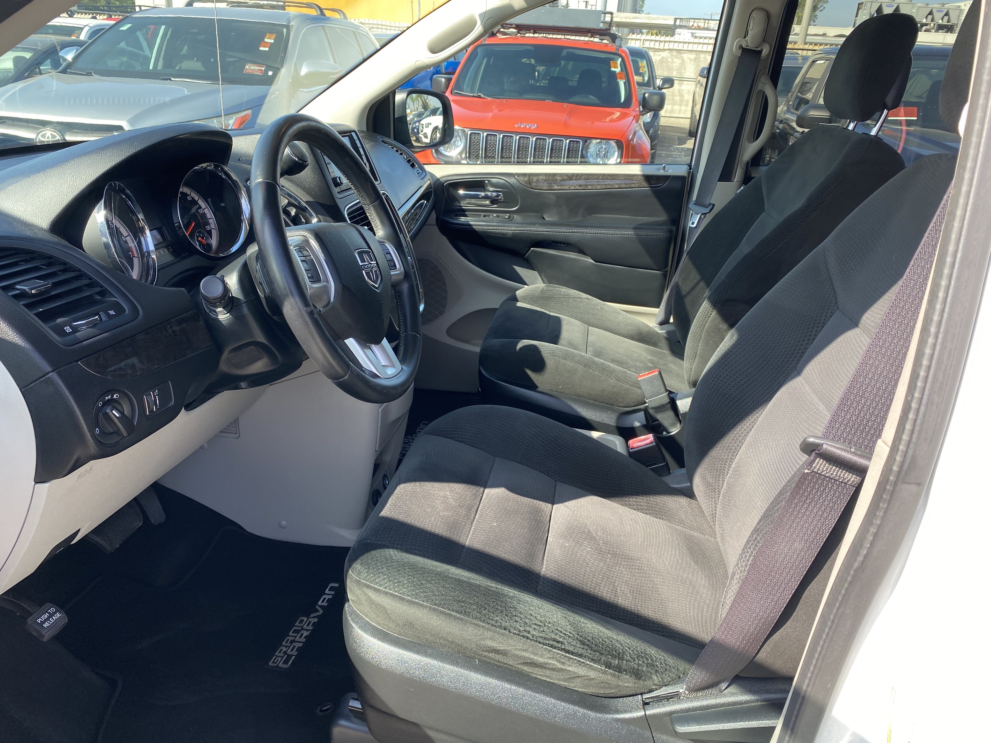 Used 2016 Dodge Grand Caravan SE w/ Quick Order Package 29E SE FWD image 13