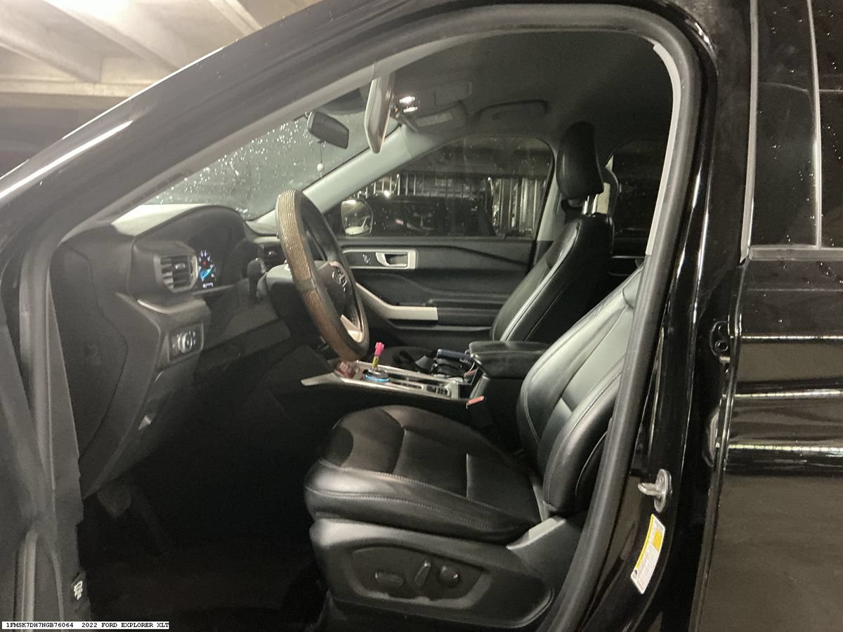 Used 2022 Ford Explorer XLT w/ Equipment Group 202A RWD image 8