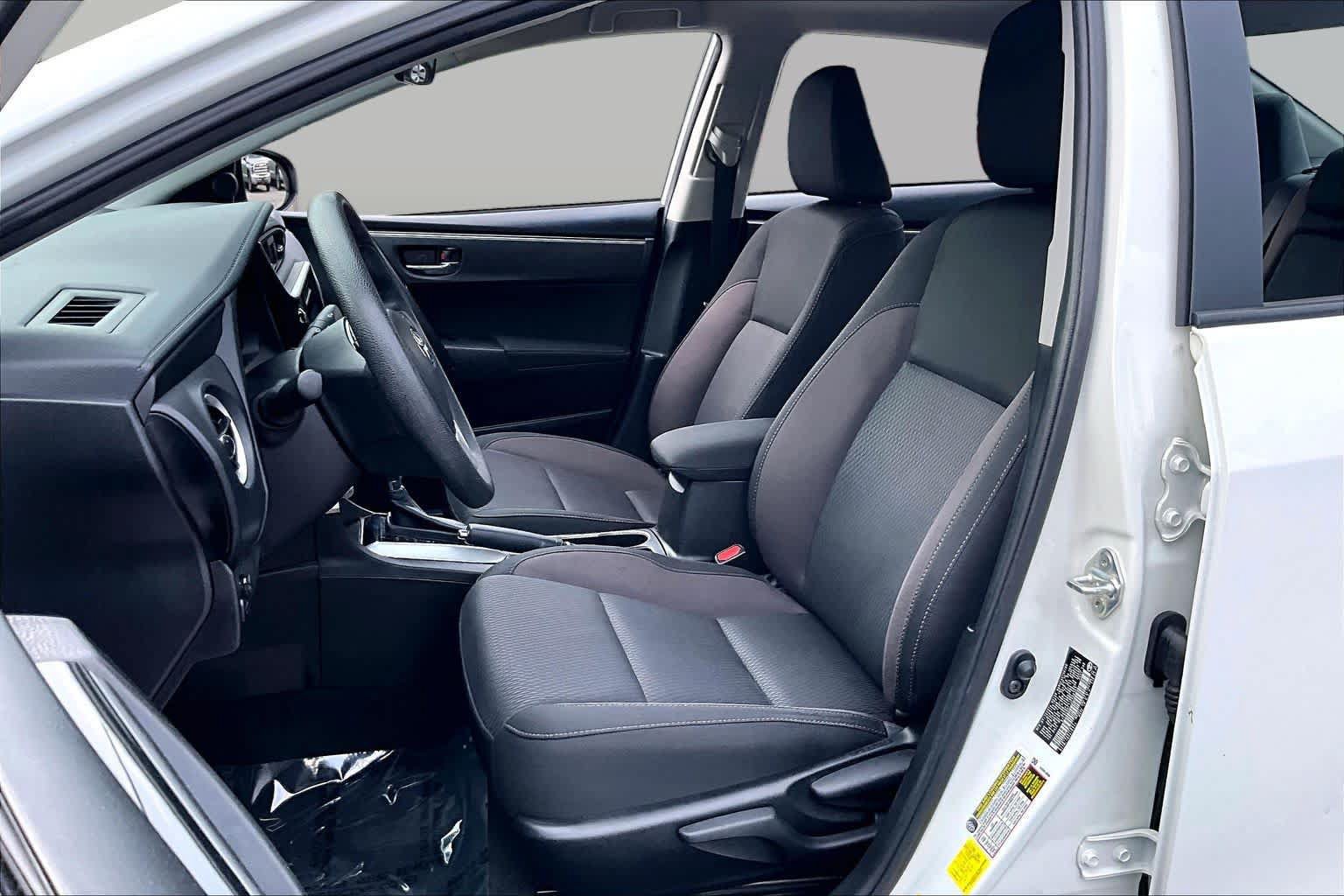 Used 2018 Toyota Corolla LE FWD image 8