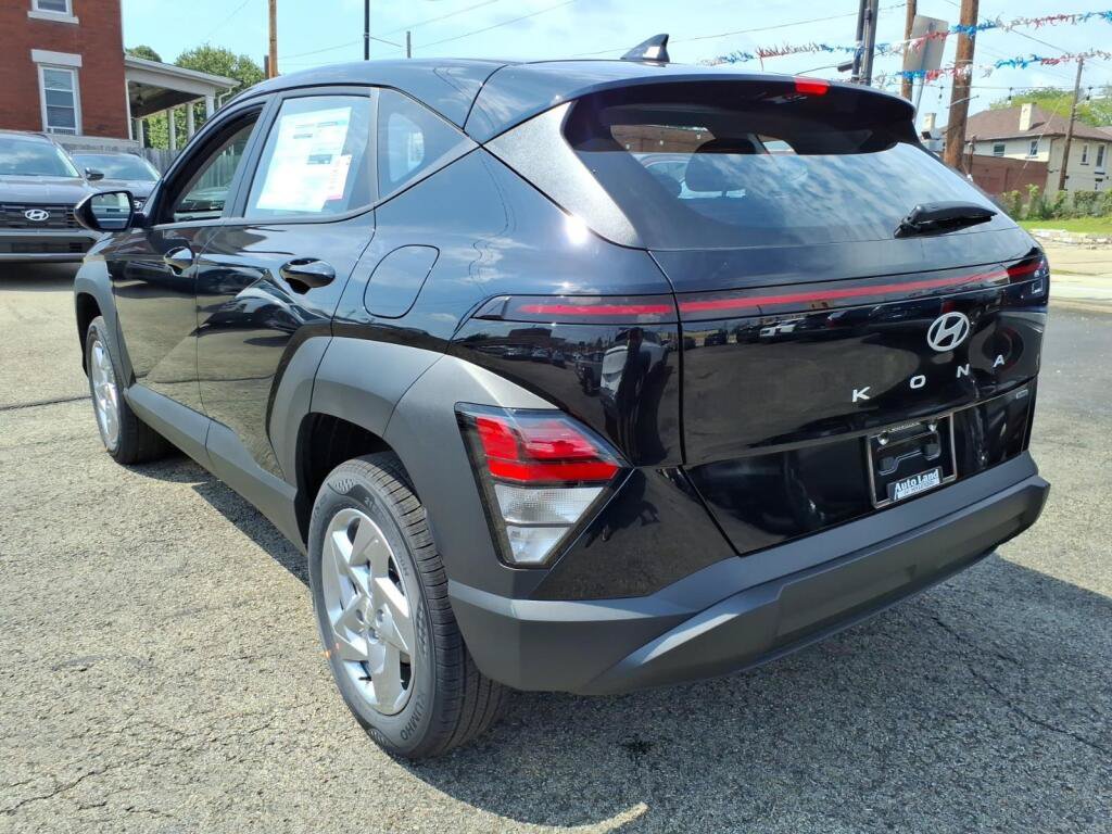 New 2027 Hyundai Kona SE AWD/4WD image 3