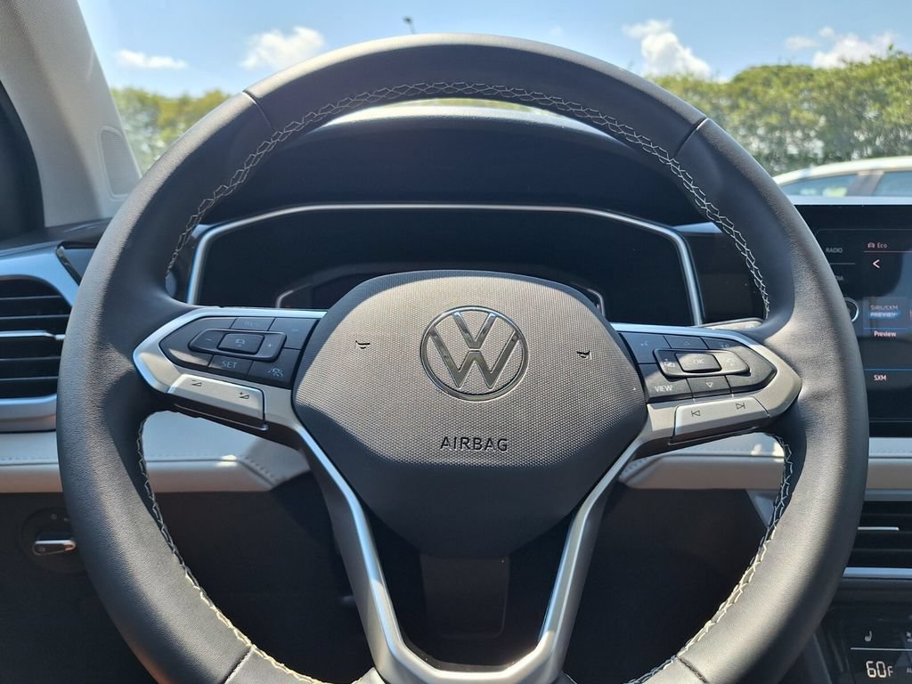 Used 2025 Volkswagen Taos SEL AWD/4WD image 14
