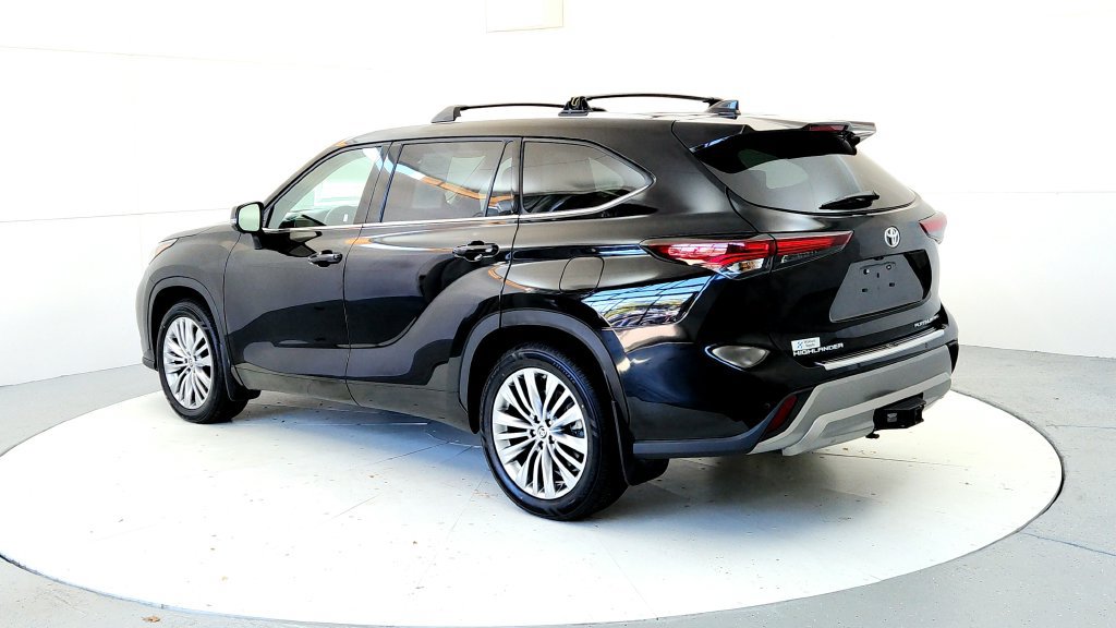 Used 2025 Toyota Highlander Platinum AWD/4WD image 4