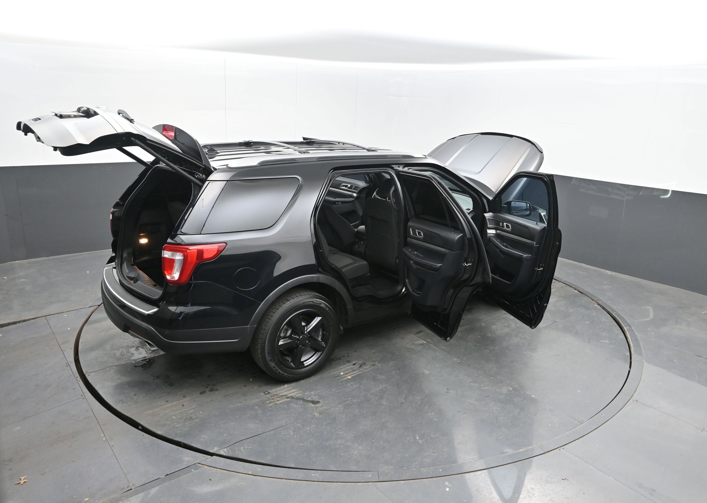 Used 2018 Ford Explorer XLT w/ Equipment Group 201A image 43