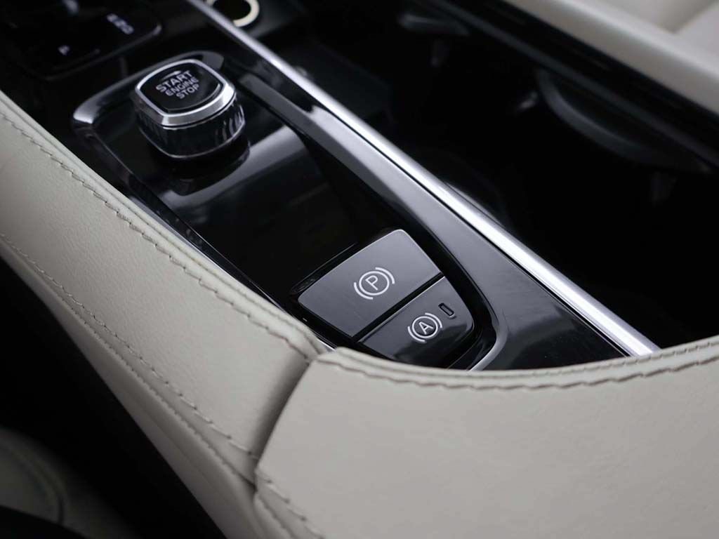 Used 2024 Volvo XC90 T8 Plus w/ Protection Package Premier AWD/4WD image 58