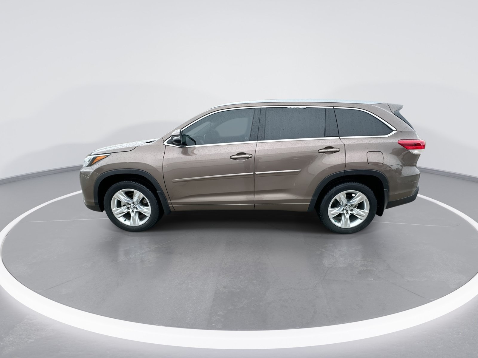 Used 2017 Toyota Highlander Limited AWD/4WD image 5