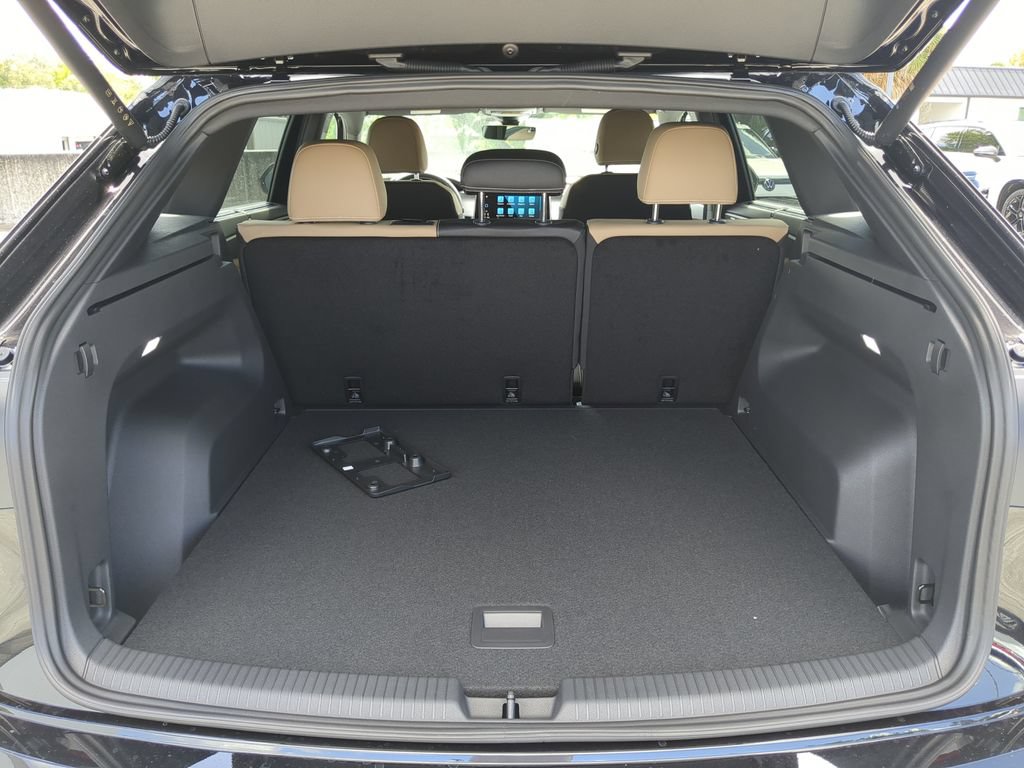 New 2026 Volkswagen Atlas Cross Sport SE FWD image 8