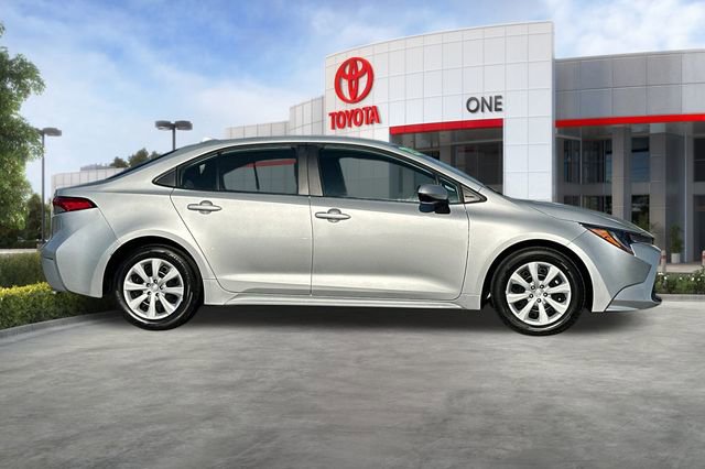 Certified 2025 Toyota Corolla LE image 3
