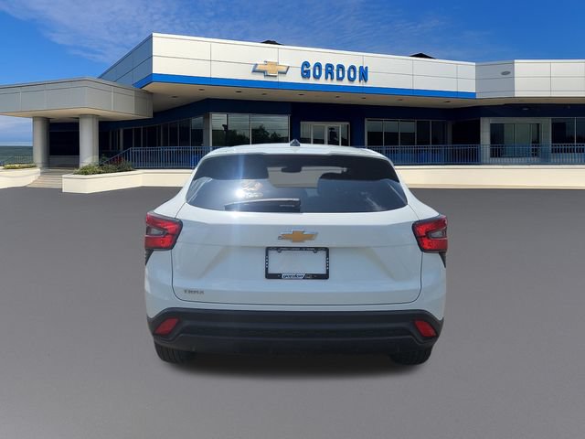 Used 2024 Chevrolet Trax LS w/ LS Convenience Package FWD image 4