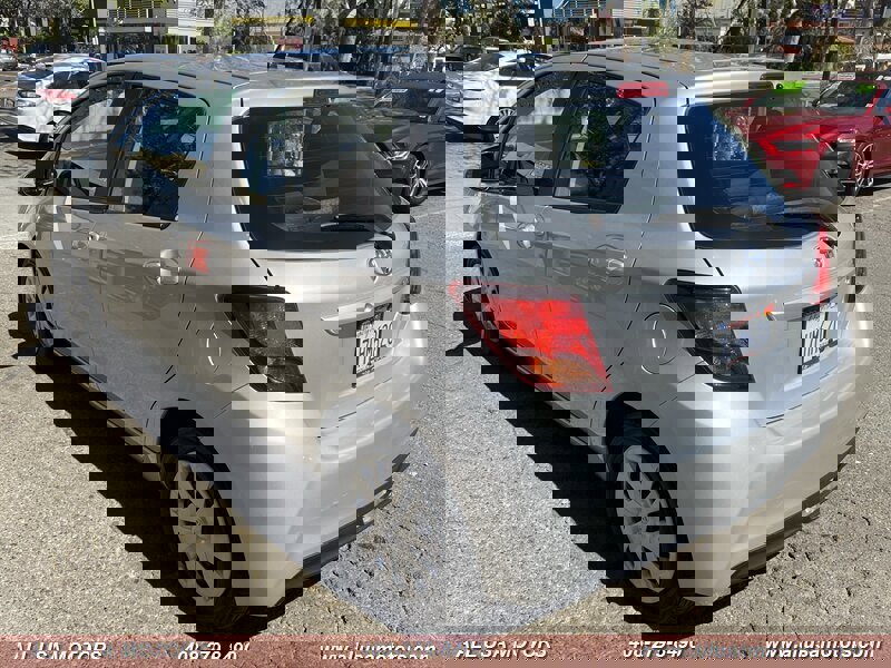 Used 2015 Toyota Yaris L image 7