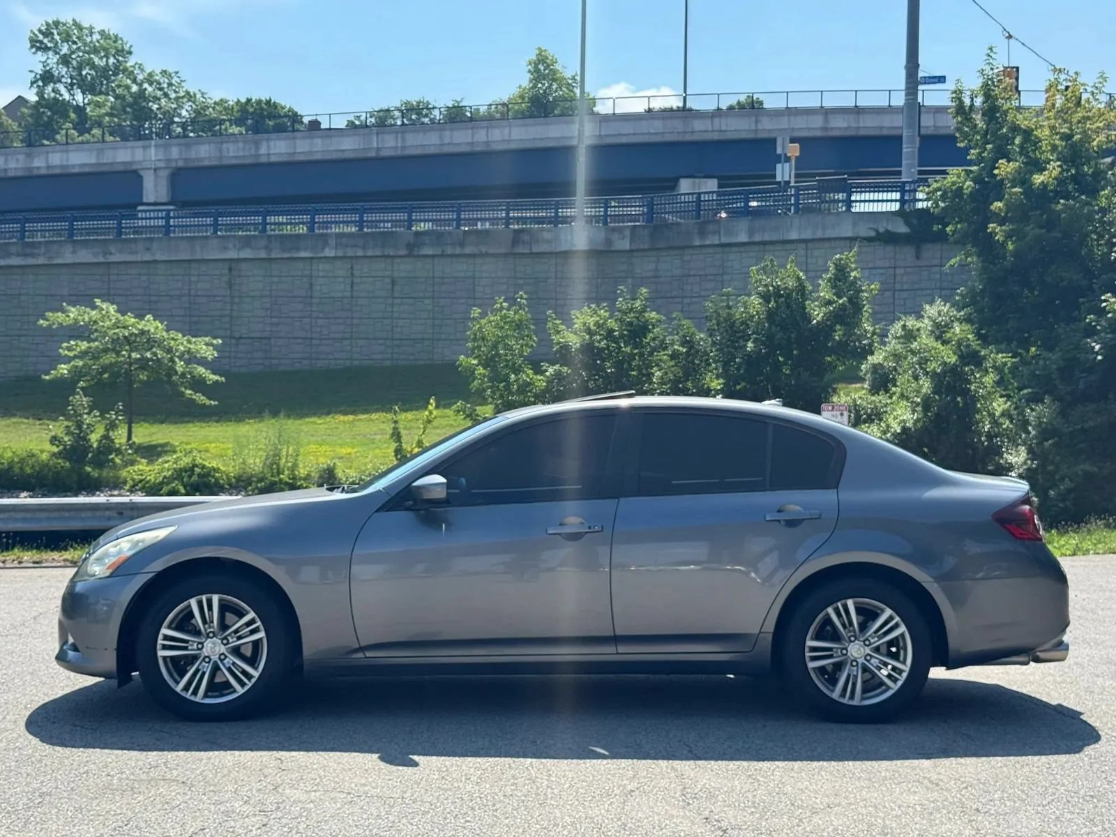 Used 2013 INFINITI G37 x Sedan w/ Premium Pkg AWD/4WD image 4