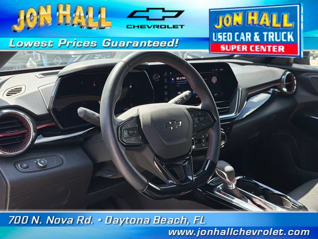 Used 2025 Chevrolet Trax RS w/ Sunroof Package FWD image 18