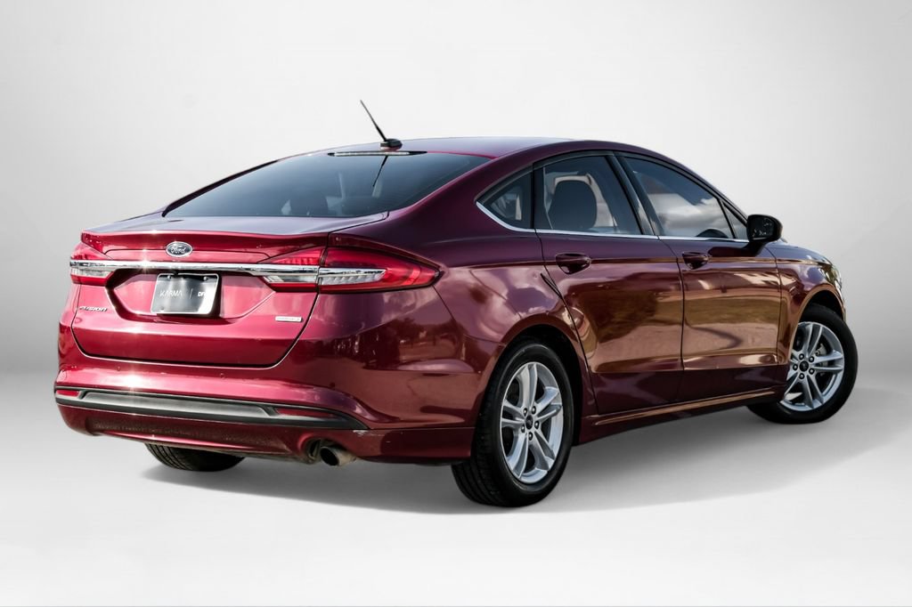Used 2018 Ford Fusion SE w/ Fusion SE Technology Package FWD image 5
