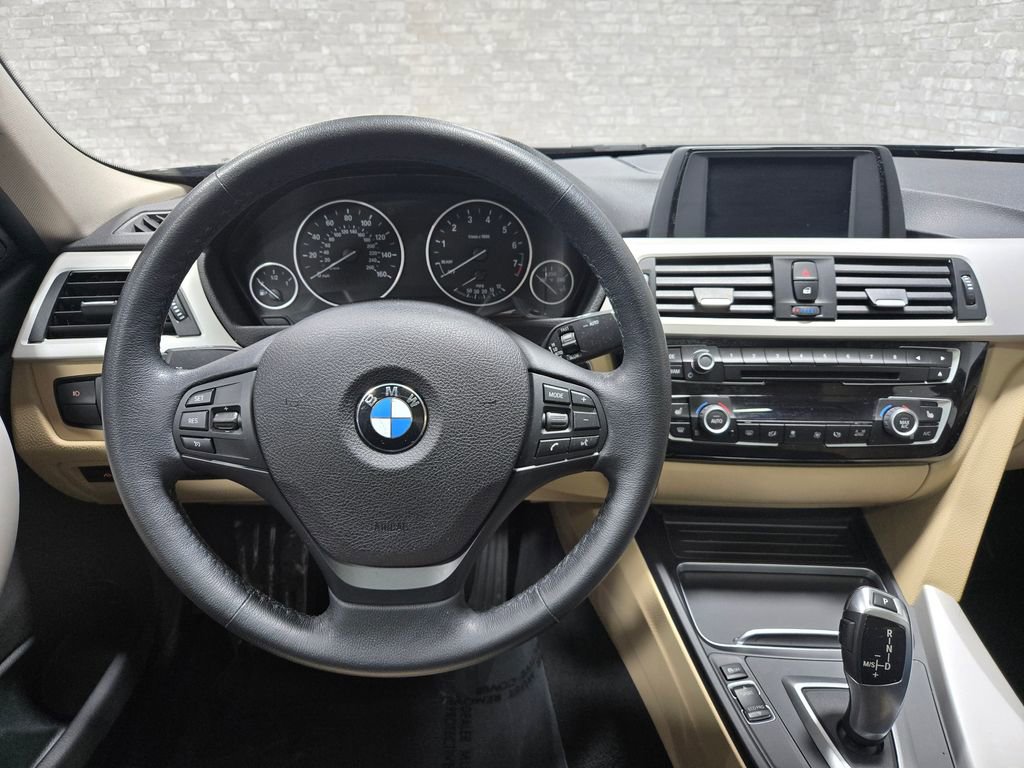 Used 2018 BMW 320i xDrive Sedan w/ Convenience Package image 17