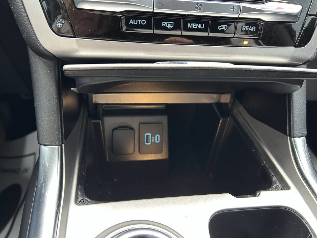 Used 2021 Ford Explorer XLT w/ Equipment Group 202A image 19