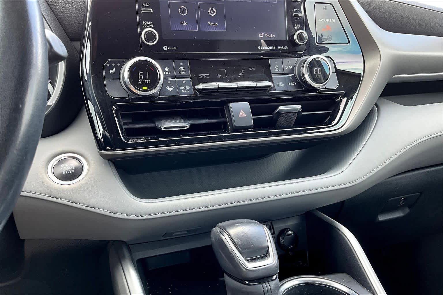 Used 2020 Toyota Highlander XLE FWD image 35