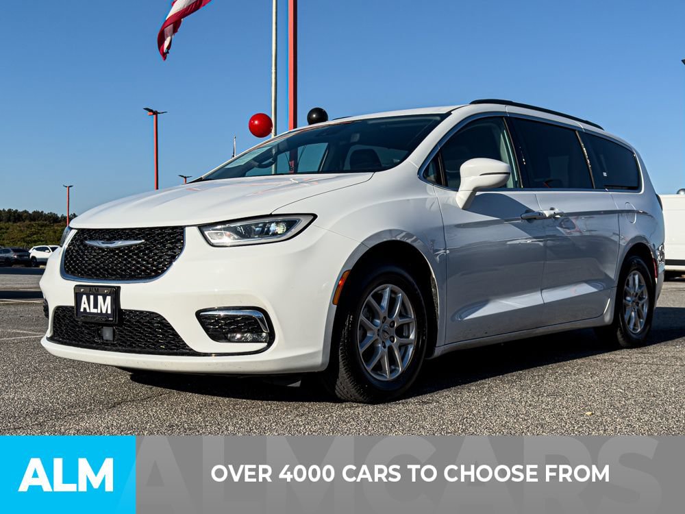 Used 2022 Chrysler Pacifica Touring-L FWD image 2