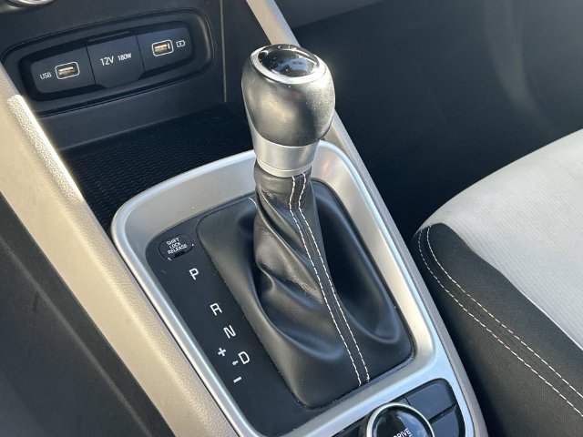Used 2022 Hyundai Venue SEL FWD image 23