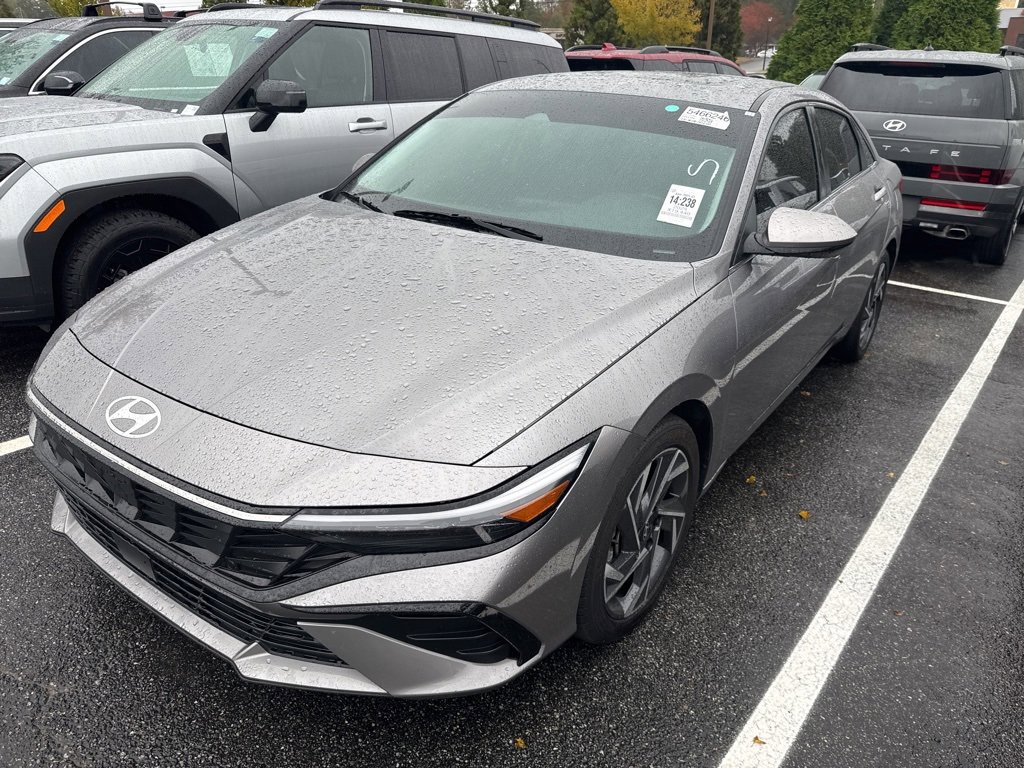 Used 2024 Hyundai Elantra SEL w/ Convenience Package