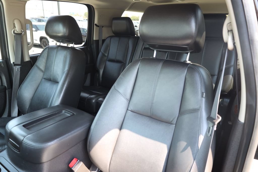 Used 2014 Chevrolet Suburban LT AWD/4WD image 17