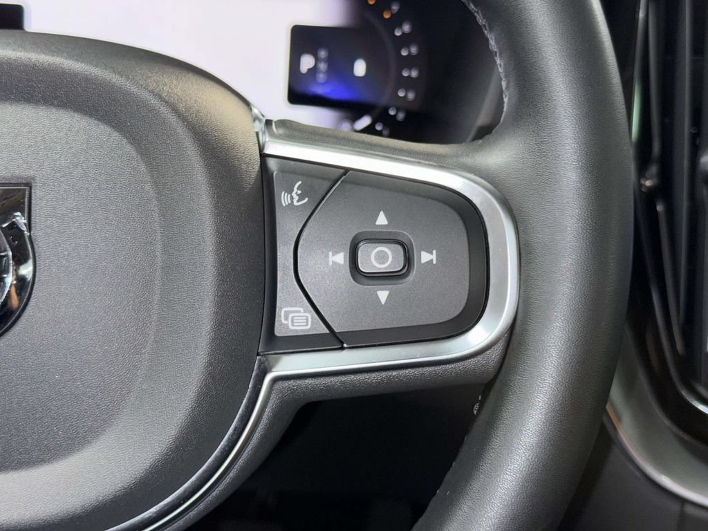 Used 2024 Volvo XC60 B5 Core AWD/4WD image 30