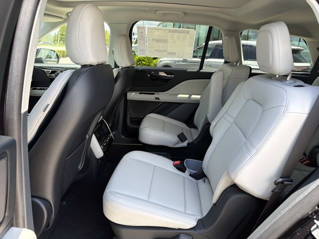 New 2026 Lincoln Aviator 2WD w/ Jet Appearance Package image 16