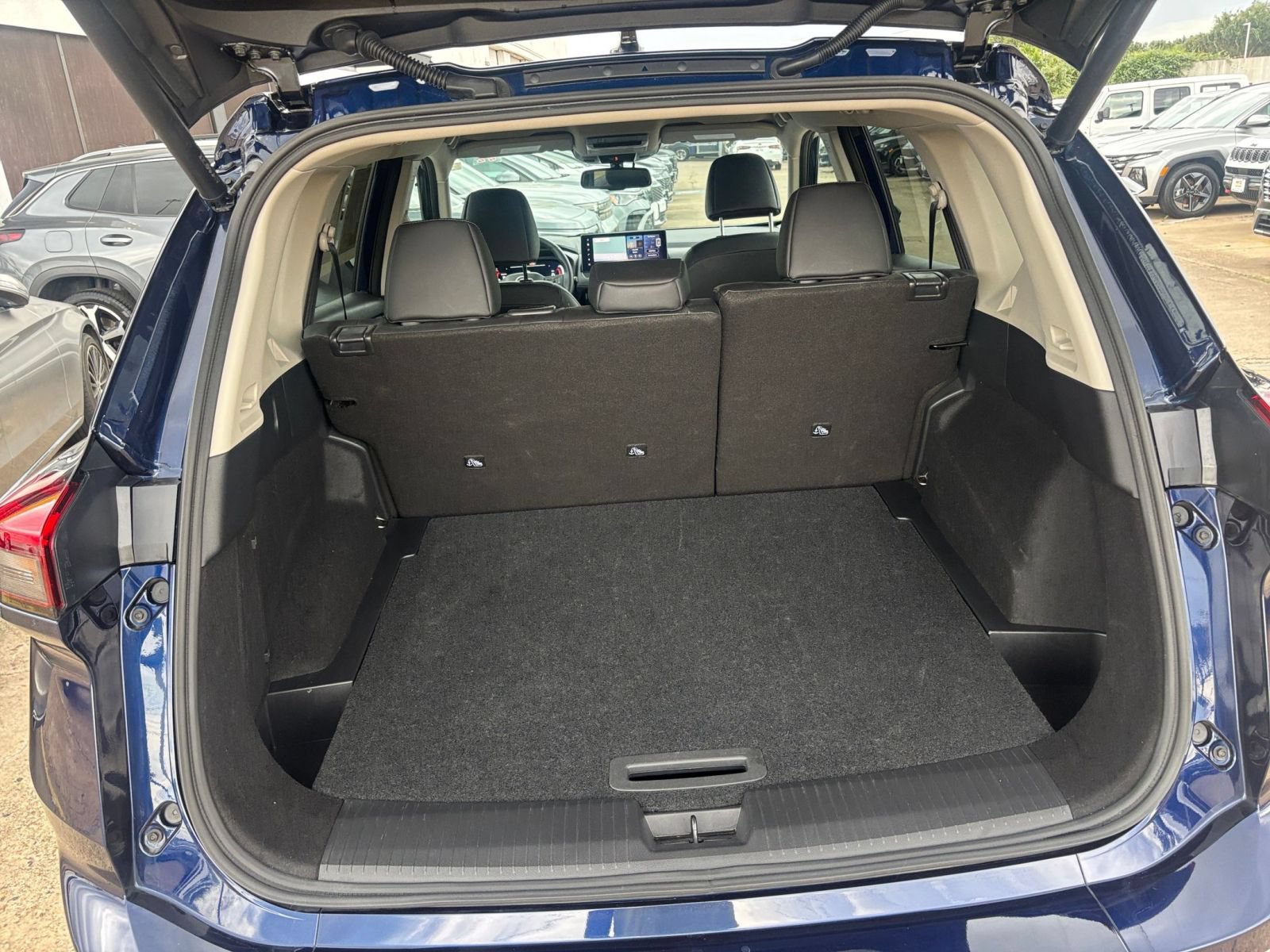 Used 2026 Nissan Rogue SL FWD image 33