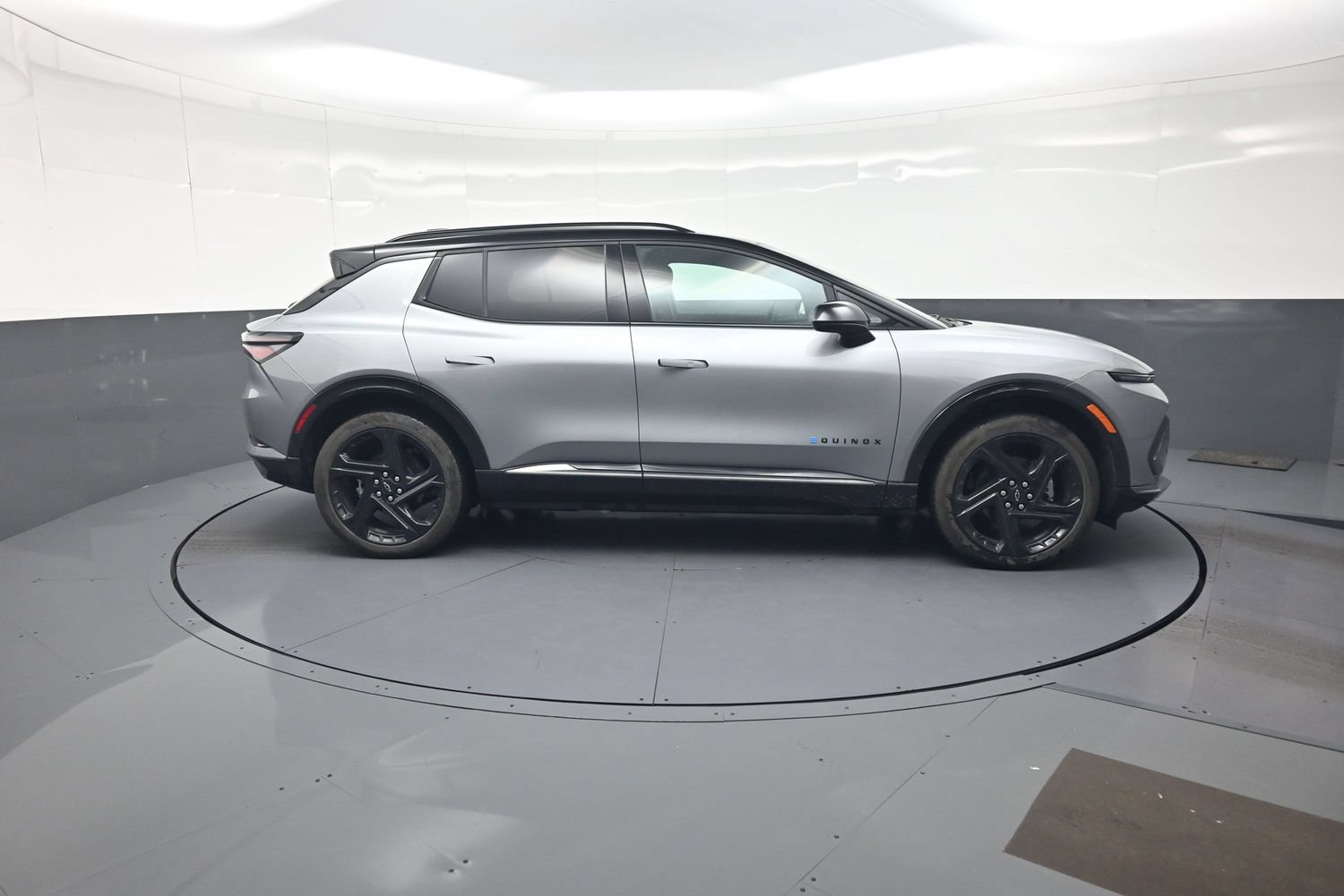 New 2026 Chevrolet Equinox EV RS AWD/4WD image 2