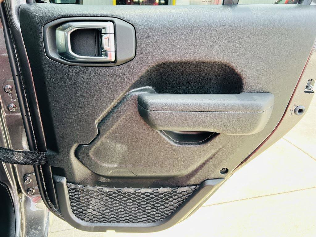 New 2025 Jeep Gladiator Sport image 28