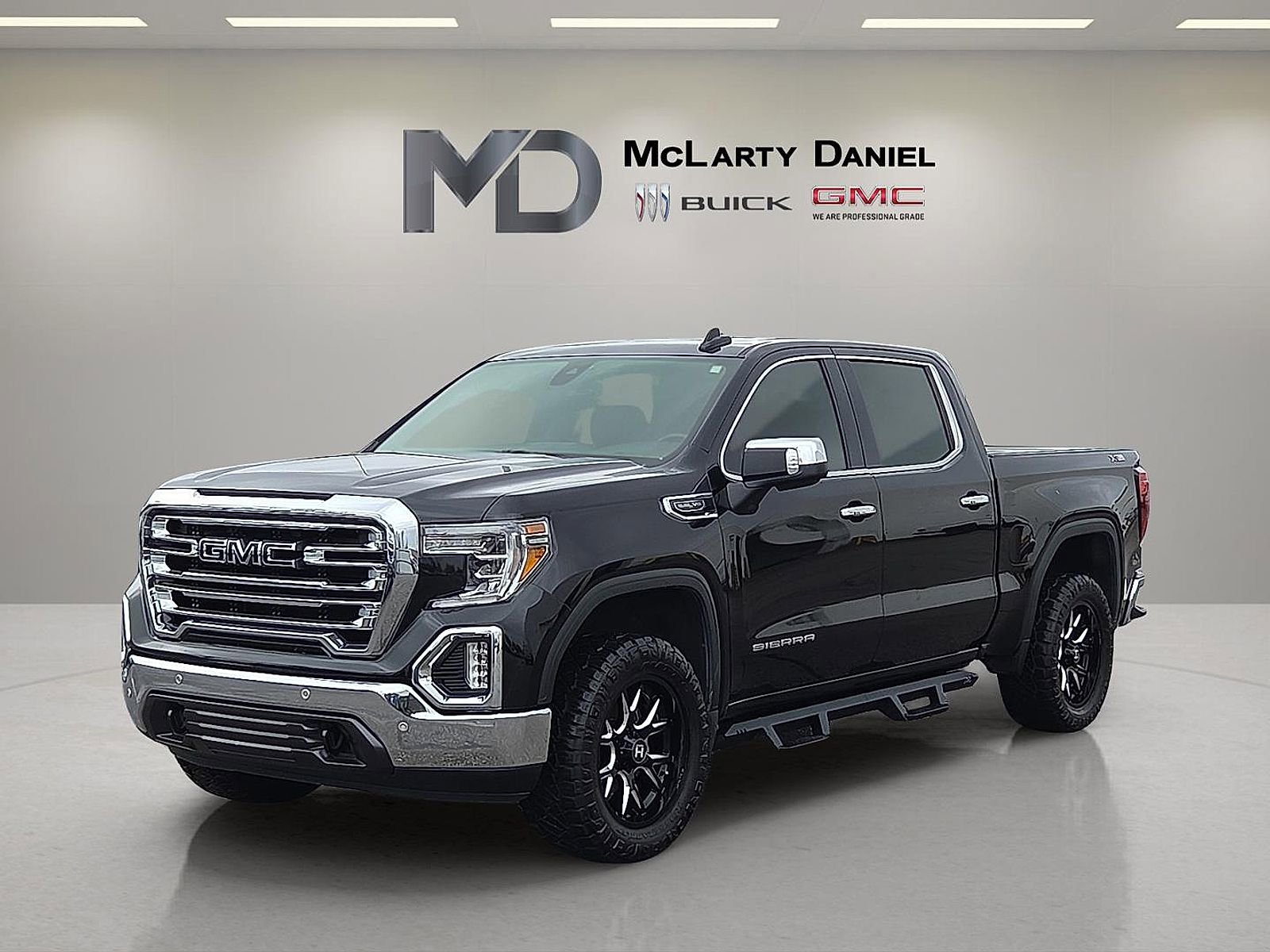 Used 2019 GMC Sierra 1500 SLT w/ SLT Premium Plus Package image 2