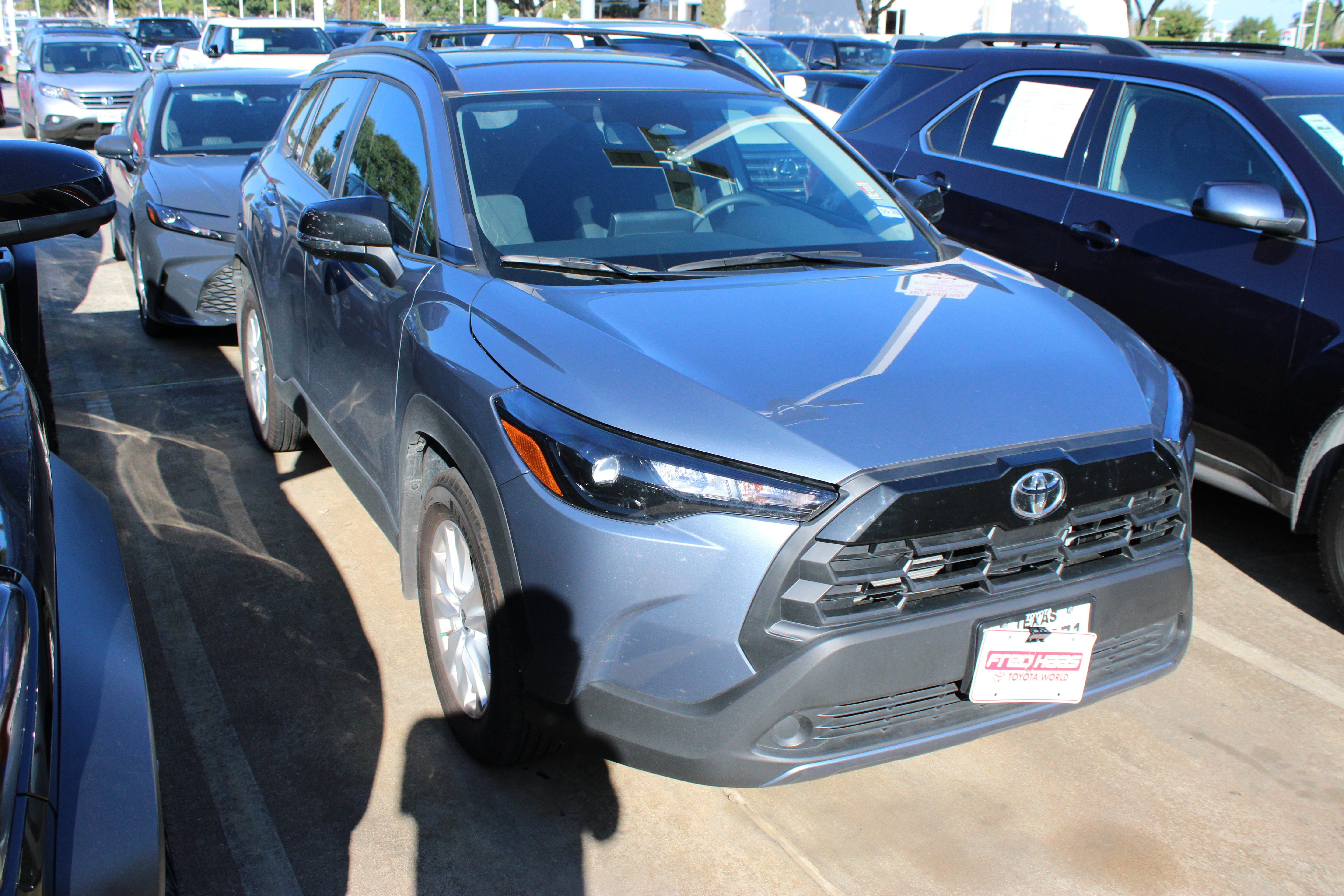 Used 2026 Toyota Corolla Cross LE FWD image 2