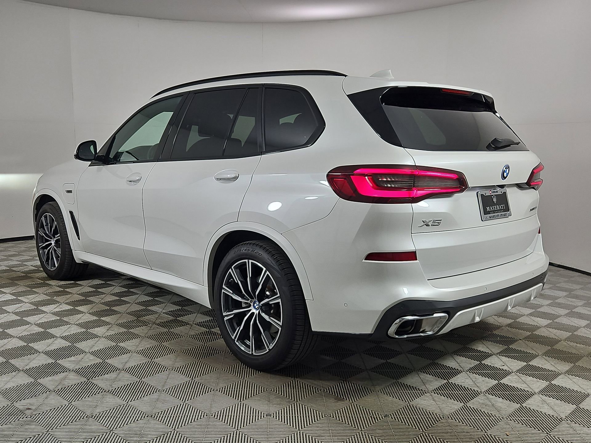 Used 2022 BMW X5 xDrive45e w/ M Sport Package AWD/4WD image 5