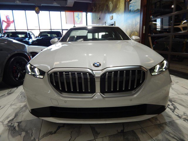 Used 2025 BMW 530i xDrive image 2