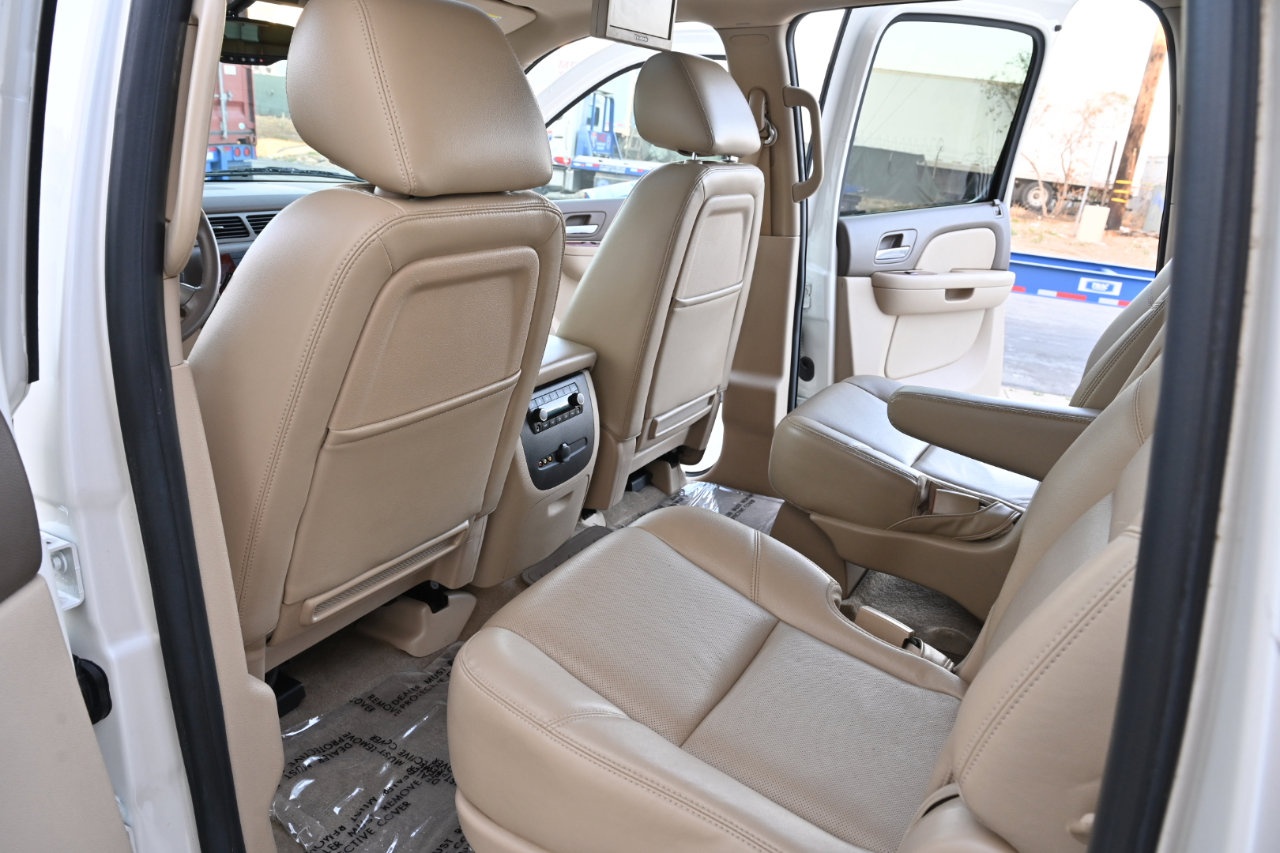 Used 2013 Chevrolet Suburban LTZ RWD image 14