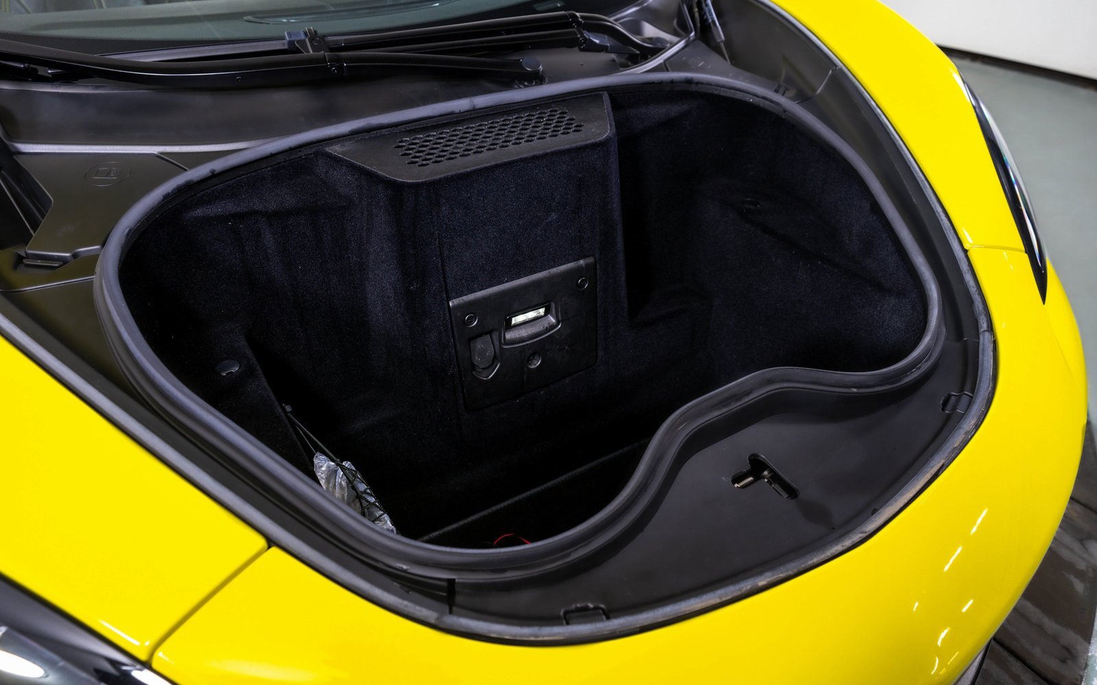 Used 2018 McLaren 570S Spider image 23