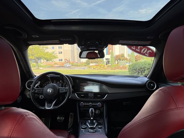 Used 2022 Alfa Romeo Giulia Veloce AWD/4WD image 37